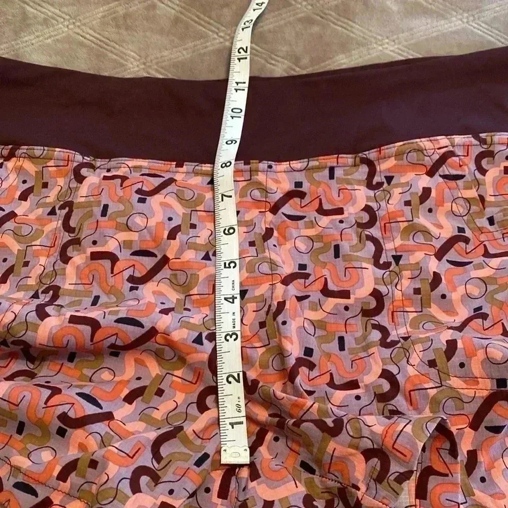 Outdoor Research Women’s Zendo Shorts Size XXL.  Multi colored abstract pattern. - Picture 7 of 12